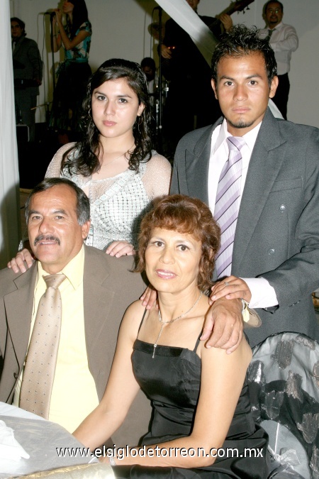 30092008
Carlos Enrique Castillo, Verónica Romero, Estefanía Verónica Castillo y Carlos Gerardo Castillo