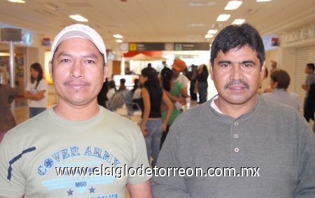 01102008
Enrique Cruz y Fernando Pérez viajaron a Cancún por cuestiones de trabajo