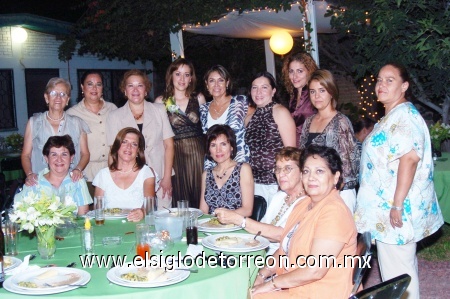 02102008
Contenta luce Rocío en compañía de sus invitadas, Lupita Aguilar, Lourdes Scott, Silvia Villarreal, Georgina Abraham, Consuelo y Meche Salmón, Edith de Valdés, Elena de Valdés, Conchita y María Valdés, Alma Delia y Trini