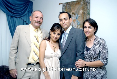 03102008
Los novios acompañados de los señores Julio Carlos Rentería e Imelda Gutiérrez de Carlos