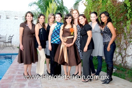 03102008
Paloma Saavedra López en su despedida de soltera junto a sus amigas Nadia Lira, Delia Cárdenas, Laura Gómez, Ale Humphrey, Mari Tere Hinojosa, Talía de Ireta, Cristina Sanz y Evelina Morales