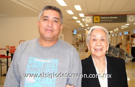 08102008
Ernesto Ortega y Carmen Reza viajaron a Guadalajara para pasar unas vacaciones