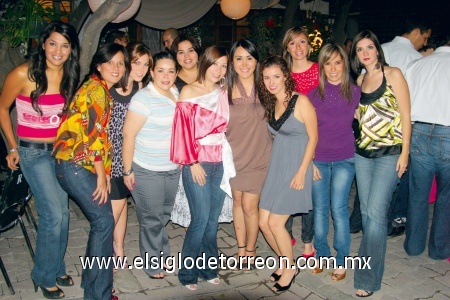 Elisa Esparza en compañìa de su amigas: Lupita, Mafer, Ana Villy, Carmen, Wendy, Ale, Renata, Emma, Ale y Adriana.