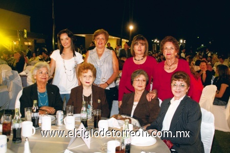 Estelín Reyes, Olivia Villarral, Pina de Lara, Mirna Enríquez, Verónica Cepeda, Lupita Villarreal, Dulce de Lara y Panchita de Lechuga.