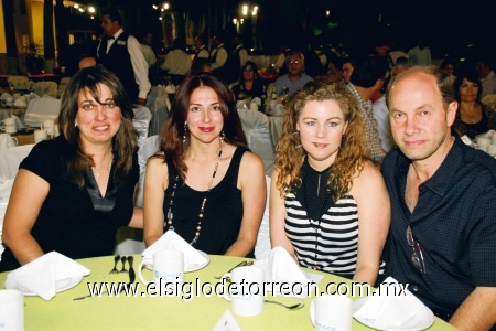 Yadira de Acosta, Maribel de Murra, Frida de Murra y Luis Jorge Murra.