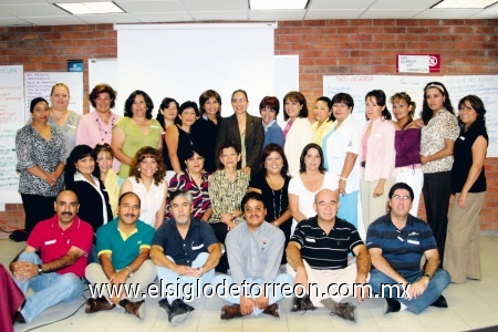 Los padres de familia se mostraron muy contentos durante la conferencia-taller.
