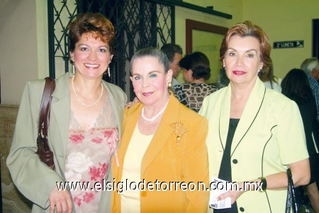 Mónica Estrada, Gaby Cofiño de Murra y Cristina de Arenal.