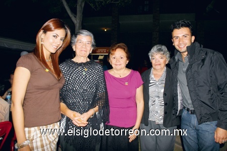 Acela Robledo, Ema de Robledo, Blanca Rosa Rodríguez, María Teresa Rodríguez y Juan José Carrillo.