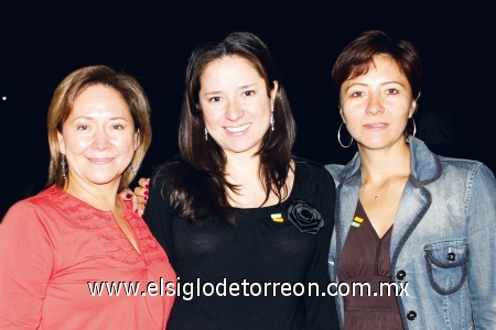 Josefina de López, Jennifer López y Jessica López.