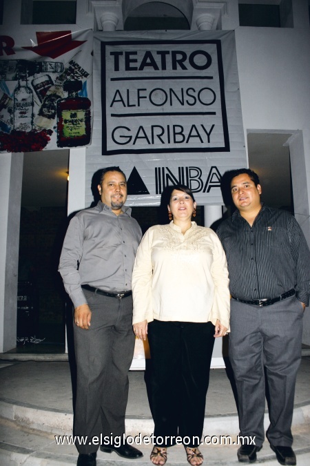 Sexta Muestra Gastronómica
Armando Álvarez Presidente de CANIRAC, Mónica Cueto Organizadora de la Sexta Muestra Gastronómica y Antonio Márquez Vicepresidente de CANIRAC.