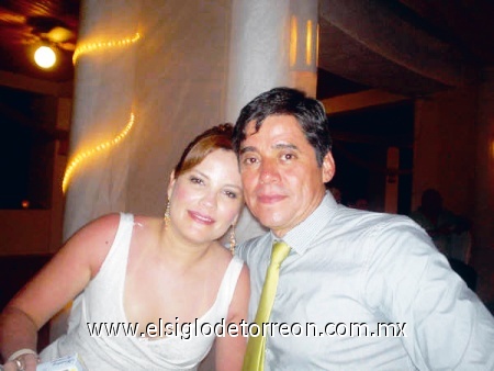 Elizabeth y Ricardo Mascorro.