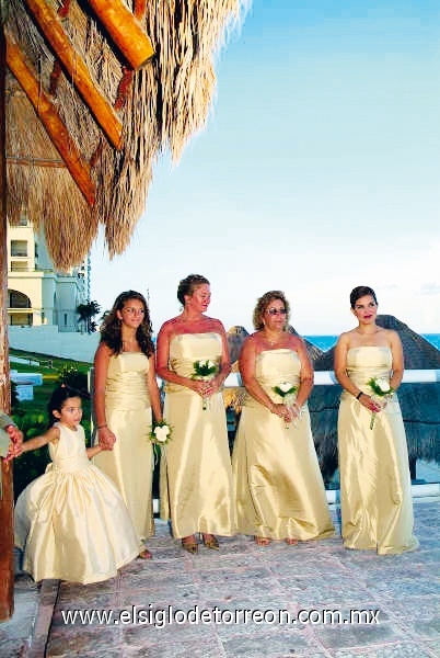 Fernanda Gutiérrez, Elena Scarlato, Fiona Tylor, Antoniette Scarlato, y Lily Aguilera.