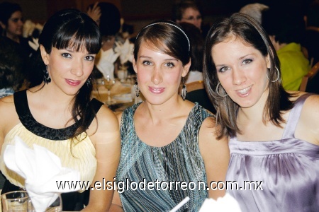 Susana de Valdéz, Stephy Cohen y Alejandra Larrínaga.