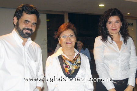 Antonio Méndez Vigatá, Claudia Máynez y Lourdes Bernal.