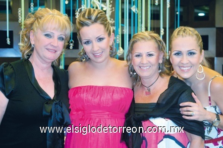 Mapi Seco de González, Ginna de Maturino, Olga de Maturino y Cristina Maturino.
