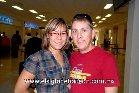 13102008
Maythe Flores y Jean Paul Lefrancois viajaron a Tijuana.