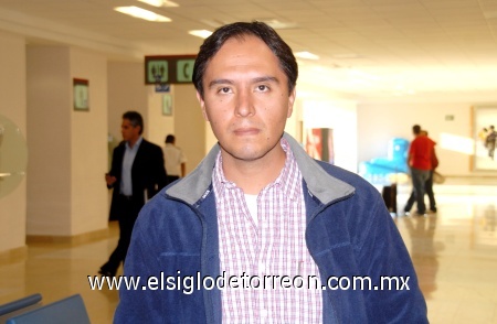 15102008
Israel Ochoa viajó a la Ciudad de México en plan de trabajo