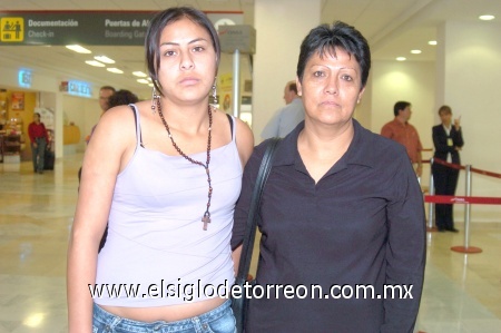16102008
Celia Carrillo y Mónica Hernández viajaron a la Ciudad de México