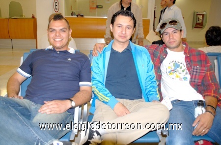 19102008
Alberto Sánchez, Alberto Ledesma e Iván Alicona van al Rock Fest a la Ciudad de México.