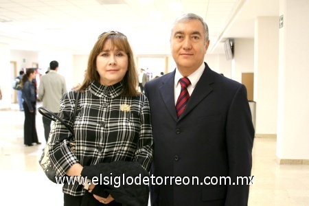 19102008
Adoración Sandoval y Óscar Sada viajaron a la Ciudad de México
