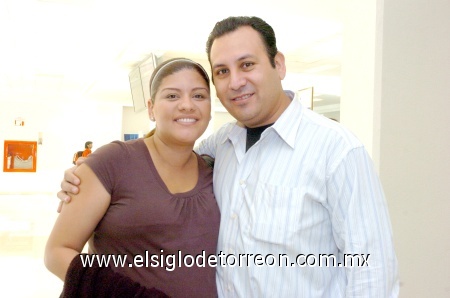 21102008
José Luis Vázquez y su esposa Araceli Salvatierra, volaron con destino a la Ciudad de México