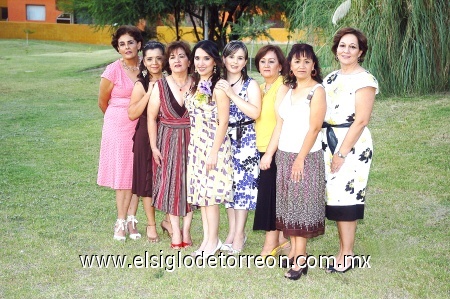 12102008
Liliana Suárez Suárez junto a las asistentes a su despedida de soltera, organizada por Magda Padilla, Lolis, Bertha y Queta Suárez, y Angélica de Leal