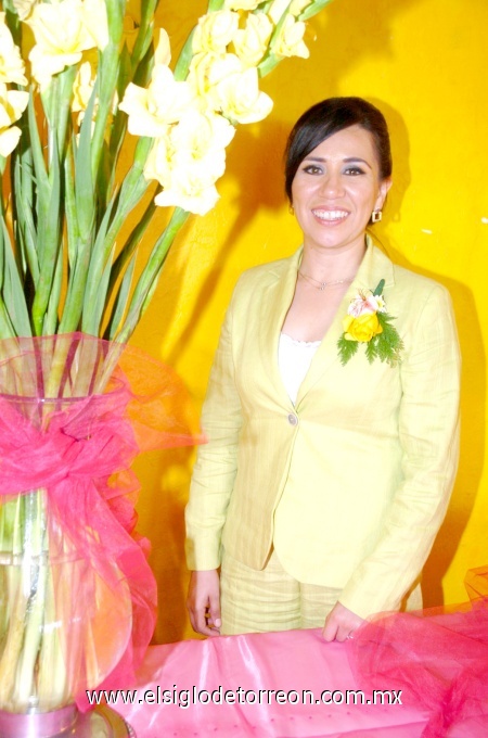 12102008
Dulce María Astorga contraerá nupcias el primero de noviembre con César Rodríguez Pérez