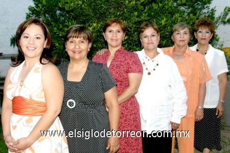 12102008
Kassandra Elena Varela Mata, en compañía de las organizadoras de su despedida de soltera. Tere, Rebeca, Juanita, Socorro y Paty.