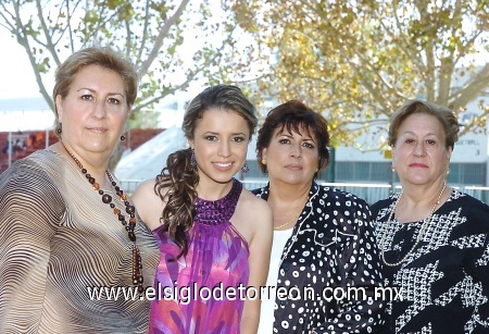22102008
Una fiesta prenupcial le ofrecieron a Lorena del Valle, las organizadoras fueron Patricia del Real de Reyes, María de Jesús del Real de Del Valle y Martha del Real López