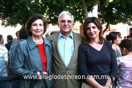 Alberto González Domene, Rosario de González y Cecilia de Saenz.