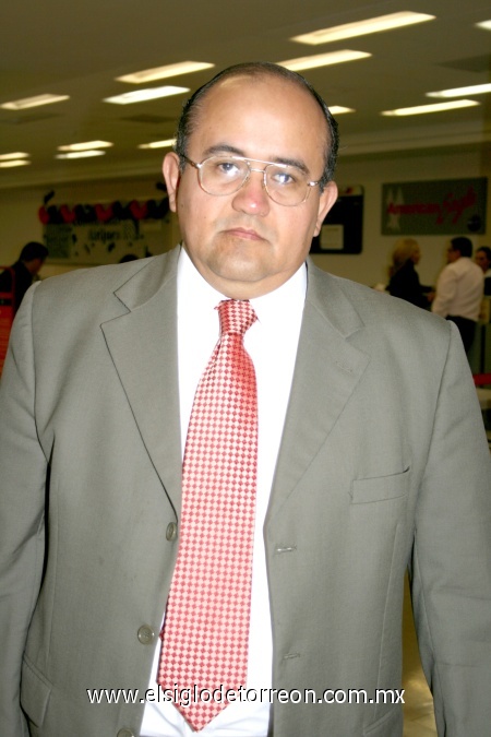 24102008
Enrique Flores Muñoz viajó a la Ciudad de México en plan de negocios