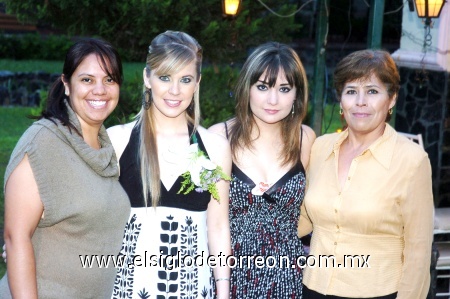 26102008
Karla acompañada de Yazmín Valdez, Carmina Ibarra y Hessna de Valdez.