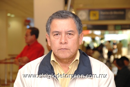 27102008
Artemio Juárez viajó al Distrito Federal en plan de trabajo