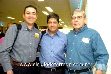 28102008
Martín Arbalto, Antonio Hernández y Rubén López, se trasladaron a México por motivo de negocios.