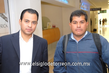 29102008
Alberto Vázquez Lara y Rubén Mendoza llegaron del Distrito Federal para tratar asuntos de negocios