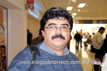 30102008
Raúl Valdez Sandoval viajó a la Ciudad de México para realizar asuntos de trabajo.