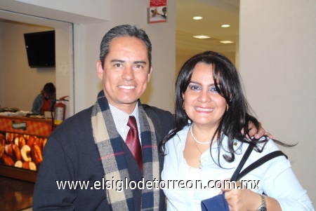 31102008
Daniel Hernández y Bárbara Ayala viajaron a Chihuahua en plan de trabajo