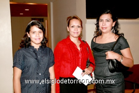 01112008
Marifer Alfaro, Mary Carmen Reyes y Maribel Hernández