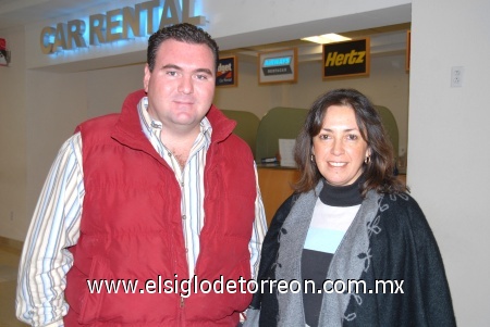 03112008
Gustavo González despidió a Elsa Vázquez quien viajó a Toluca.