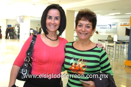 04112008
Gloria Gutiérrez Salas y Tere Luna Moreno, volaron a la Ciudad de México.