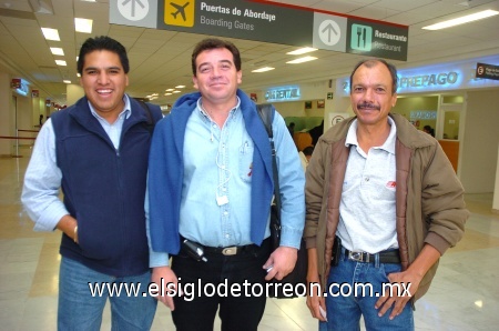 04112008
Omar Leonel Almanza, José Antonio Rodríguez y Roque Sánchez, llegaron de la Ciudad de México.