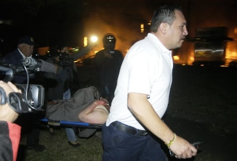 El jefe de Gobierno del Distrito Federal, Marcelo Ebrard, confirmó que el accidente aéreo ocurrido este martes sobre Paseo de la Reforma ha dejado hasta el momento un saldo de catorce muertos, así como daños a 30 vehículos.