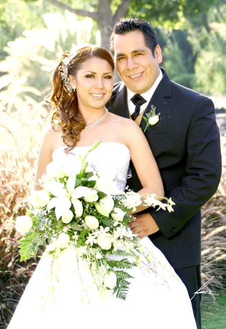 Sr. Cris Anwar del Toro Martínez y Srita. Jéssica Yazmín Vázquez Valenzuela unieron sus vidas en Sagrado Matrimonio el sábado 26 de septiembre de 2008. 

Alfredo Martínez Fotografía