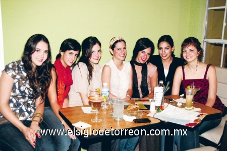 ¡Y llegó la noche!
Paulina, Cristy, Mónica, Isabel, Cris, Lizeth y Tania.