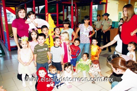 Los amiguitos de la festejada la pasaron de lo mejor en su fiesta de cumpleaños.
