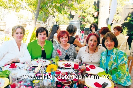 Lorena Dibildox, Susana de González, Queta de Izaguirre, Lucrecia Valdéz y Ángeles de Lara.