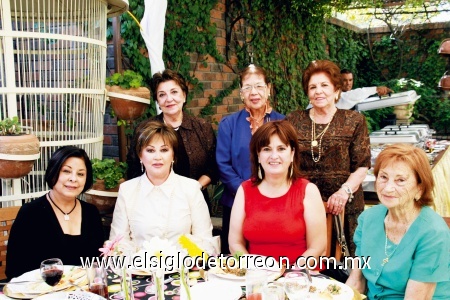 Magali de Necochea, Iris de Rendón, Lolita Villarreal, Patricia de Llama, María Elena Lavín, Elsa Lavín y Rosa Martha de Sagui.