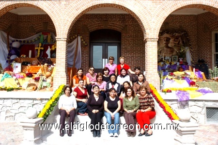 01112008
El Club de Jardinería Alhelí, montó dos Altares de Muerto en memoria del General Felipe Ángeles y del señor J. Wong Lim