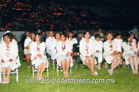 Rosario Viviente Misionero
Los asistentes al Rosario Viviente Misionero vistieron prendas en color blanco.
