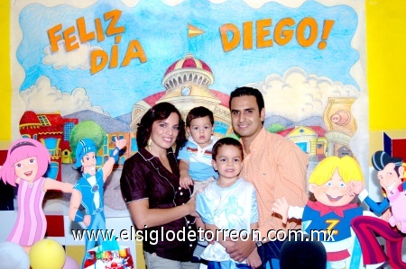 02112008
De Lazy Town, se ambientó el cumpleaños de Diego Mata quien fue festejado por sus papás Jorge y Paty Mata y su hermanito Andrés